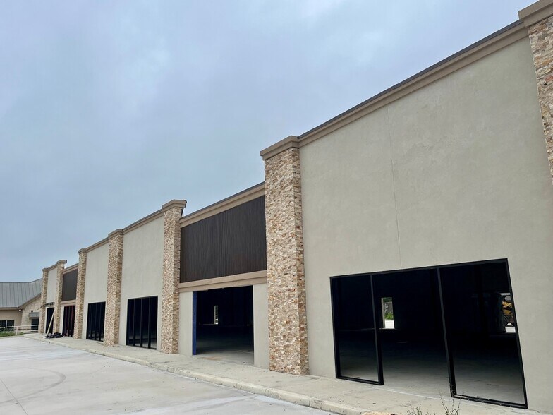 Primary Photo Of 7527 N Loop 1604 Hwy W, San Antonio General Retail For Sale