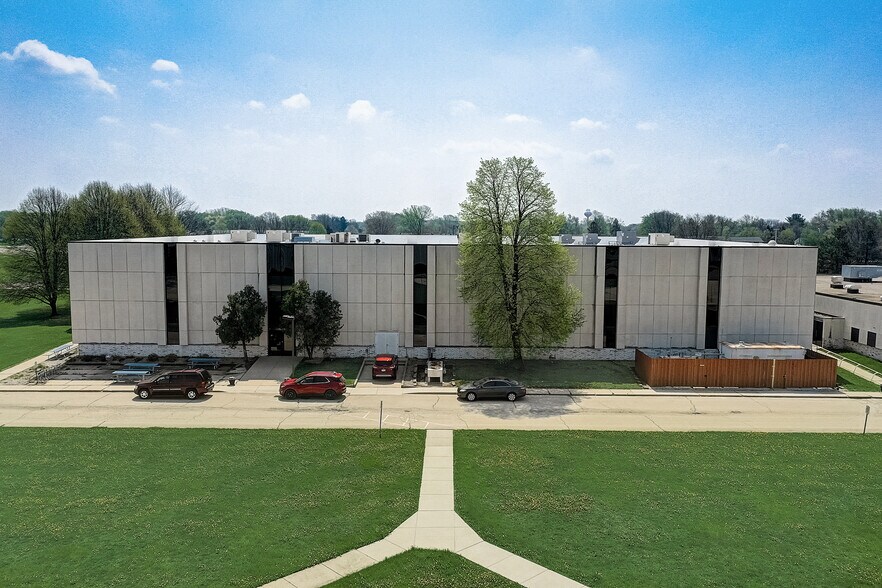 More Photos Of 100 Communications Dr, Sun Prairie Office For Sale