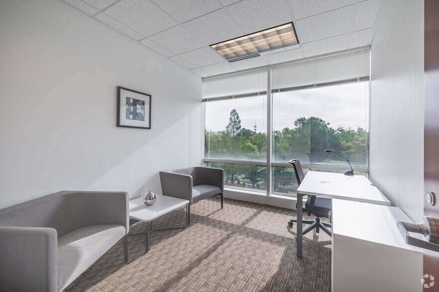 More Photos Of 4000 Faber Place Dr, North Charleston Coworking Space