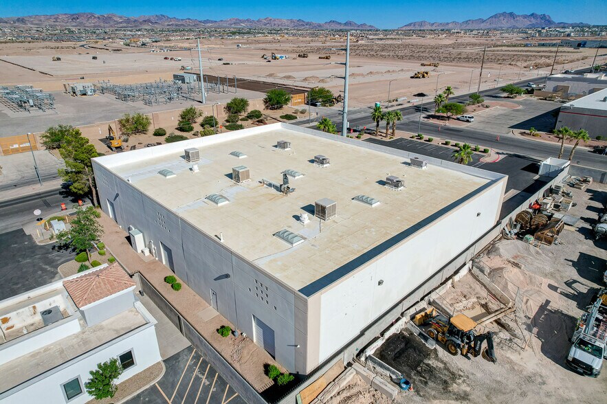 More Photos Of 200 Sunpac Ave, Henderson Warehouse For Sale
