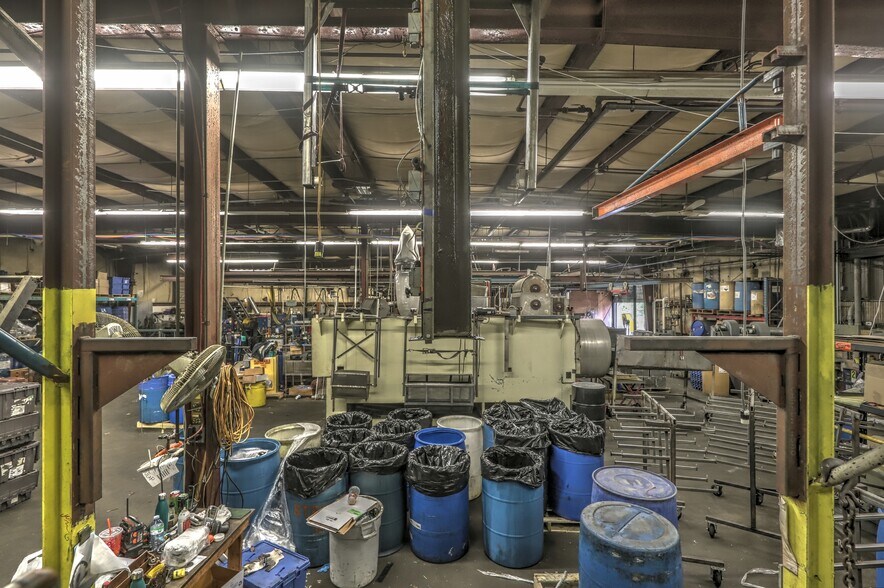 More Photos Of 15 Container Dr, Terryville Manufacturing For Sale