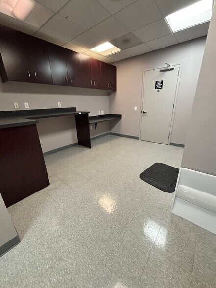 More Photos Of 1298 Cronson Blvd, Crofton Office For Lease