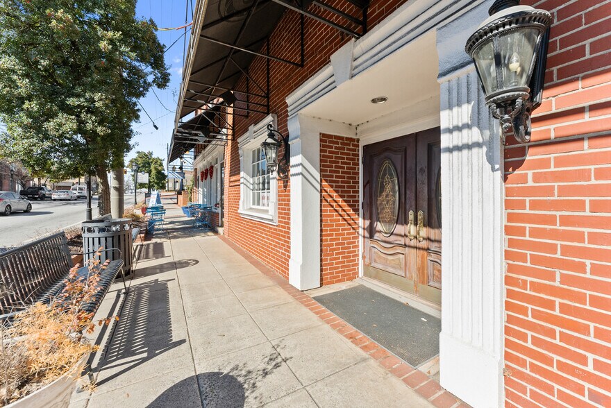 More Photos Of 163 Pike St, Lawrenceville Office For Lease