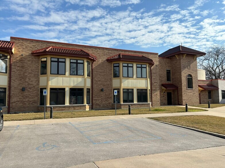 More Photos Of 25 Victory Noll Dr, Huntington Healthcare For Sale