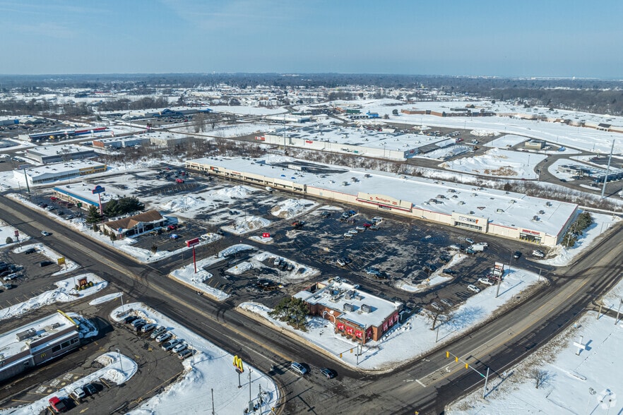 More Photos Of 1950 Pipestone Rd, Benton Harbor Unknown For Lease