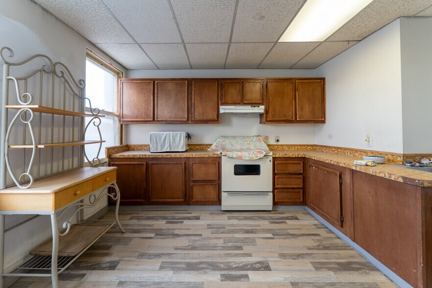 More Photos Of 250 Main St, Lander Theater Concert Hall For Sale