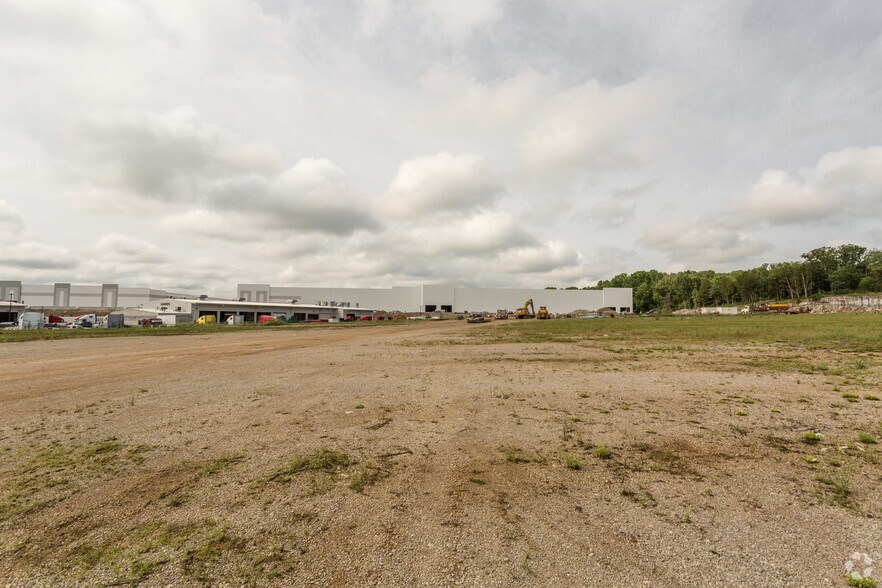 More Photos Of 8000-8060 Centre Pointe Way, La Vergne Warehouse For Lease