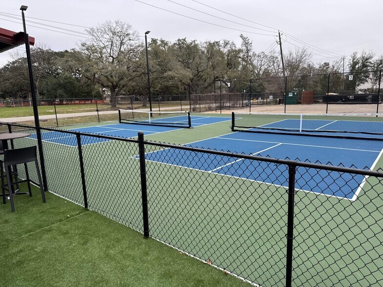 More Photos Of 1220 Blalock Rd, Houston Office For Lease