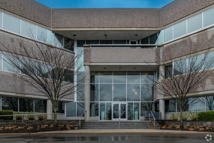 More Photos Of 2 Walnut Grove Dr, Horsham Township Office For Sale