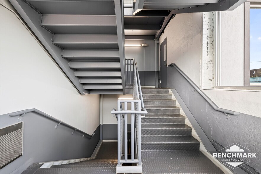 More Photos Of 127-131 Railroad St, Rochester Loft Creative Space For Lease
