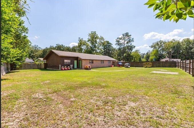 More Photos Of 806 Pershing Ave, Lufkin Daycare Center For Sale
