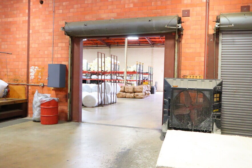 More Photos Of 1119 N Mesquite St, San Antonio Manufacturing For Lease
