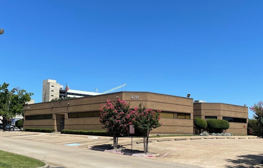 More Photos Of 3713 W 15th St, Plano Medical For Lease
