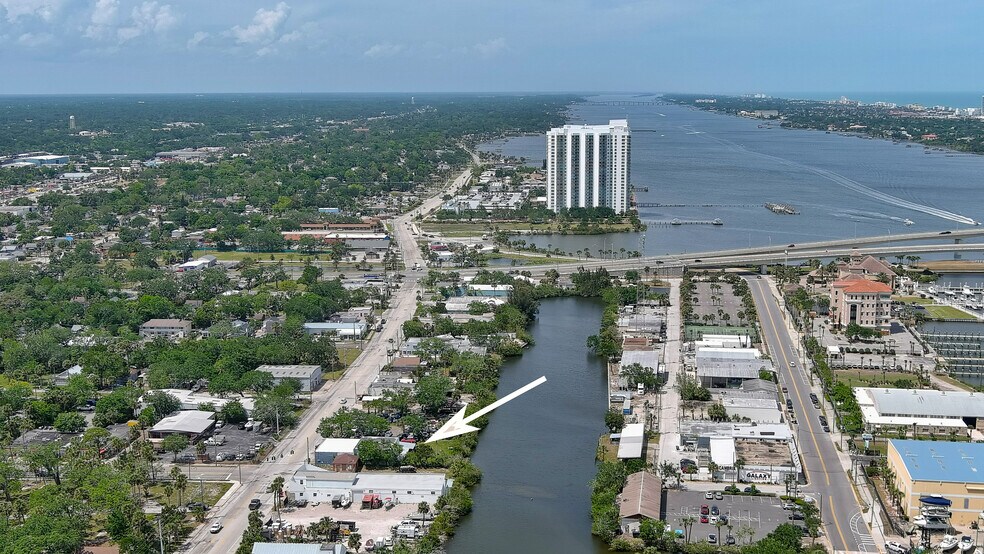 More Photos Of 705 N Beach St, Daytona Beach Manufacturing For Sale