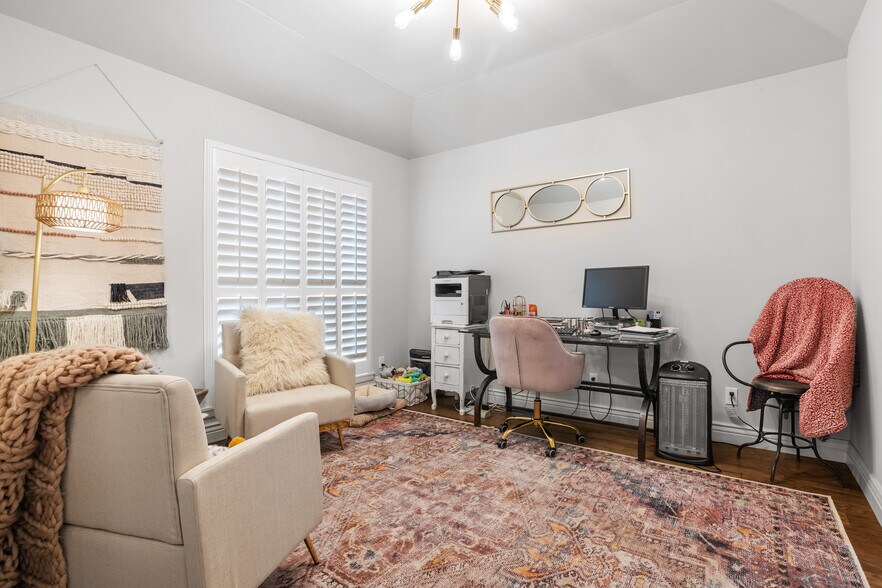 More Photos Of 608 W Morse St, Fredericksburg Specialty For Sale