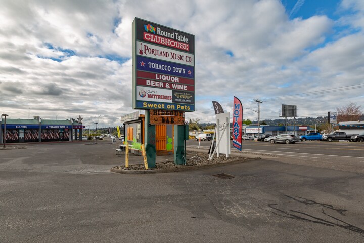 More Photos Of 16552 SE McLoughlin Blvd, Milwaukie Storefront Retail Office For Lease