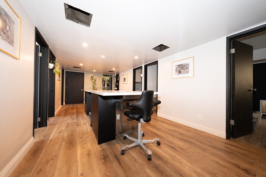 More Photos Of 19525-19527 Ventura Blvd, Tarzana Medical For Sale