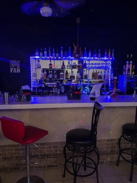 More Photos Of 2905 27th St N, Birmingham Bar For Sale