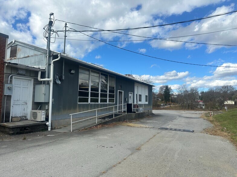 More Photos Of 510 Church Street St, Christiansburg Warehouse For Lease