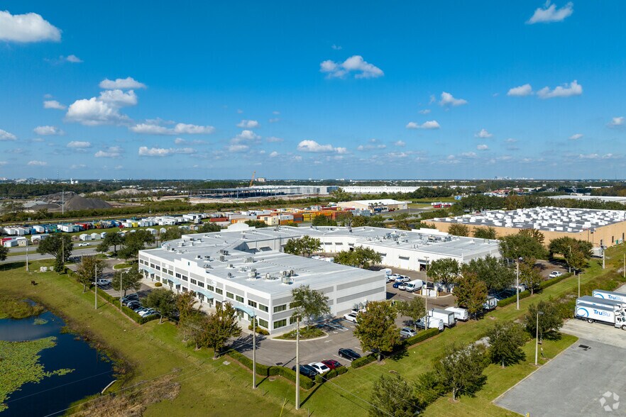 More Photos Of 10501 S Orange Ave, Orlando Light Manufacturing For Lease