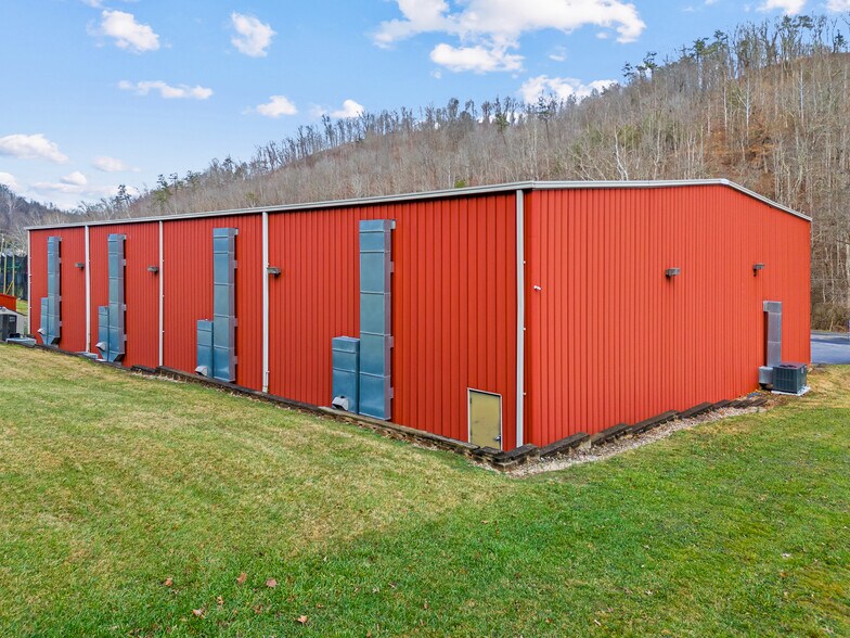 More Photos Of 591 Merritts Creek Rd, Huntington Amusement Park For Sale