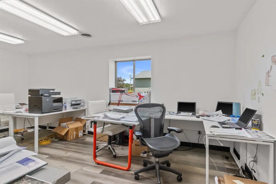 More Photos Of 411 Lorry St, Amherst Manufacturing For Lease
