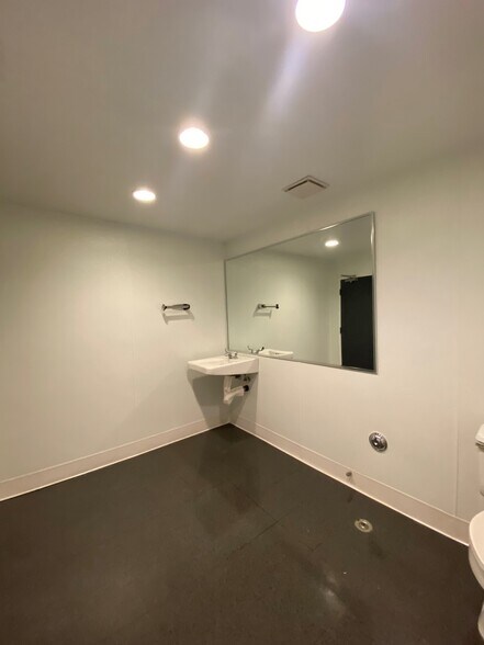 More Photos Of 701-833 W Anaheim St, Long Beach Unknown For Lease