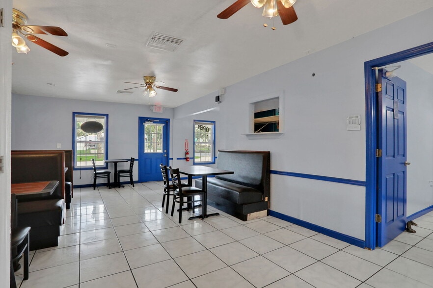 More Photos Of 413 Elm St, Welaka Freestanding For Sale