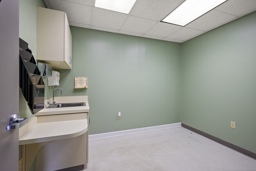 More Photos Of 1815 Hospital Dr, Jackson Medical For Sale