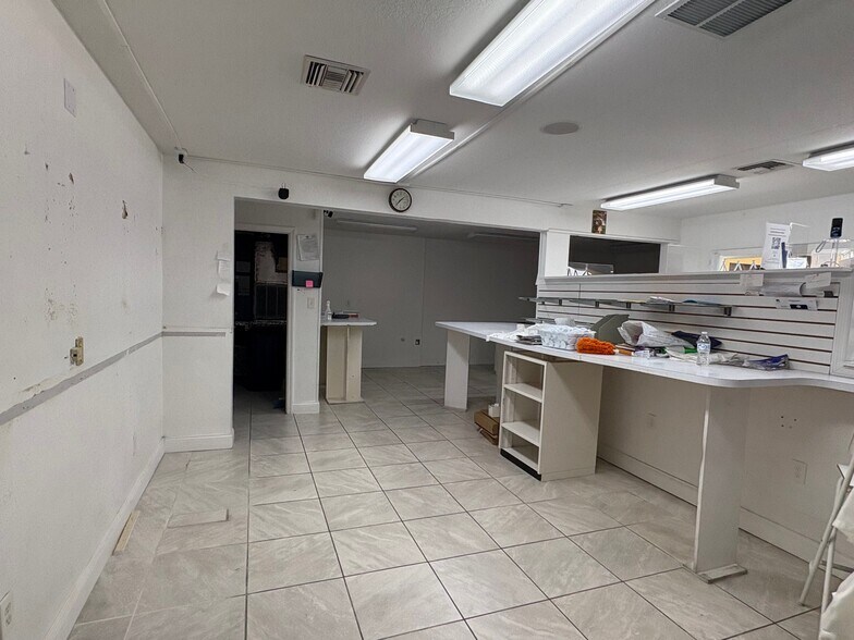 More Photos Of 4910 N Armenia Ave, Tampa Drugstore For Lease