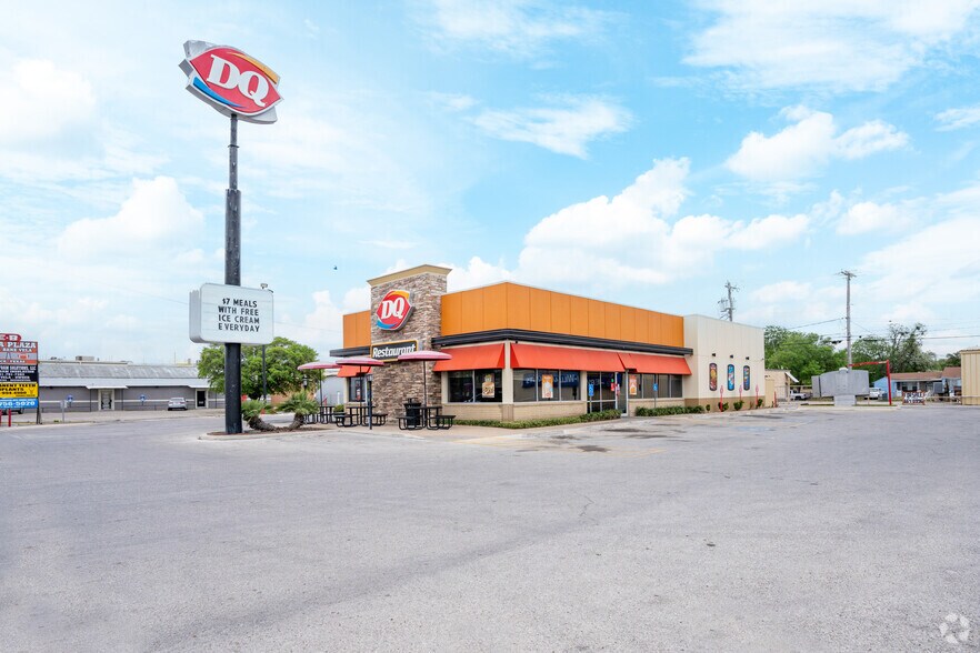 More Photos Of 1179 E Main St, Alice Fast Food For Sale