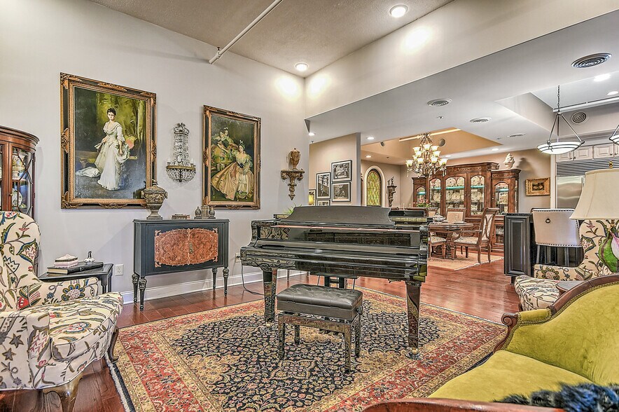 More Photos Of 220 Broad St, Kingsport Flex For Sale