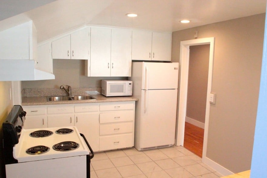 More Photos Of 493-495 Fulton St, Aurora Apartments For Sale