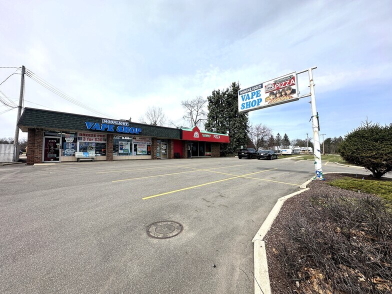 Primary Photo Of 31779-31799 Middlebelt Rd, Farmington Hills Restaurant For Lease
