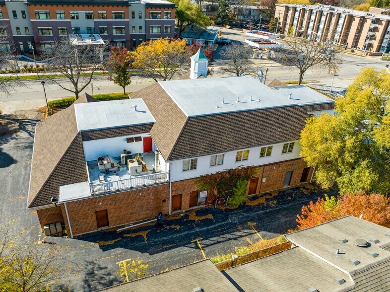 More Photos Of 328-350 Ridge Rd, Wilmette Storefront Retail Office For Lease