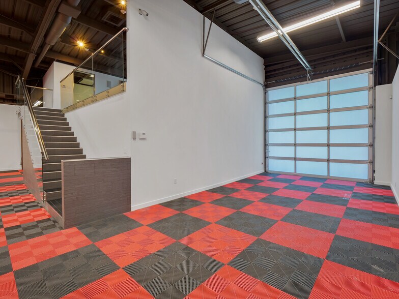More Photos Of 2134 S Sepulveda Blvd, Los Angeles Showroom For Sale