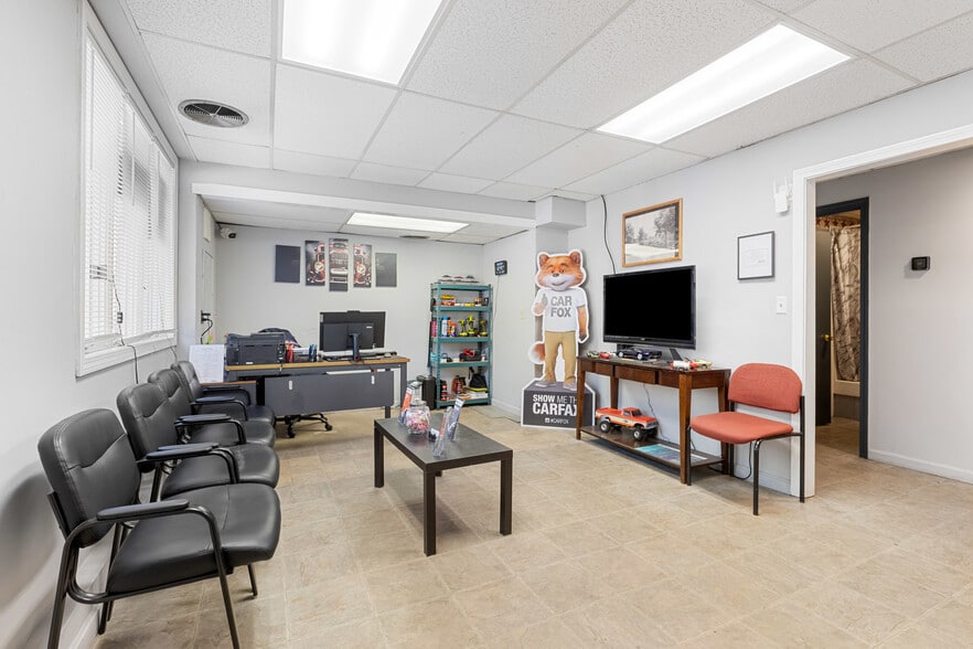 More Photos Of 990 S Main St, Athol Auto Dealership For Sale