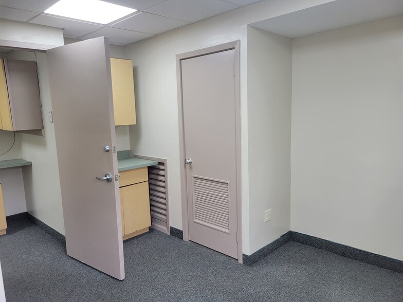 More Photos Of 160 Commack Rd, Commack Medical For Lease