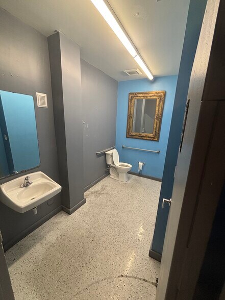 More Photos Of 1401 Washington Ave, Miami Beach Storefront For Lease