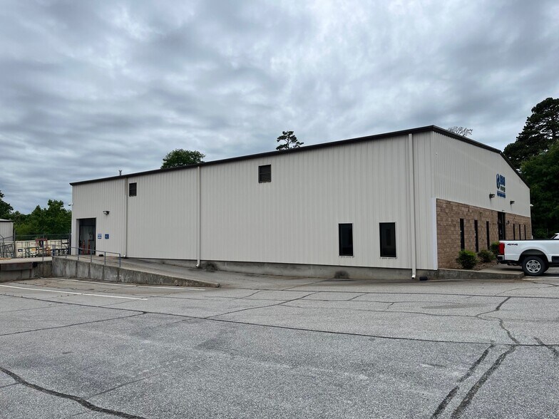 More Photos Of 114 Prosperity Dr, Piedmont Industrial For Lease