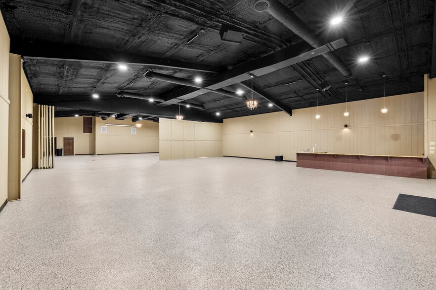 More Photos Of 15185 TX-21, Douglass Department Store For Sale