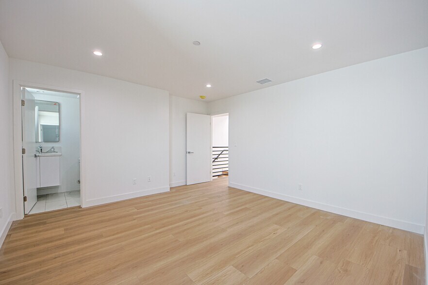 More Photos Of 1636 Longwood Ave, Los Angeles Apartments For Sale