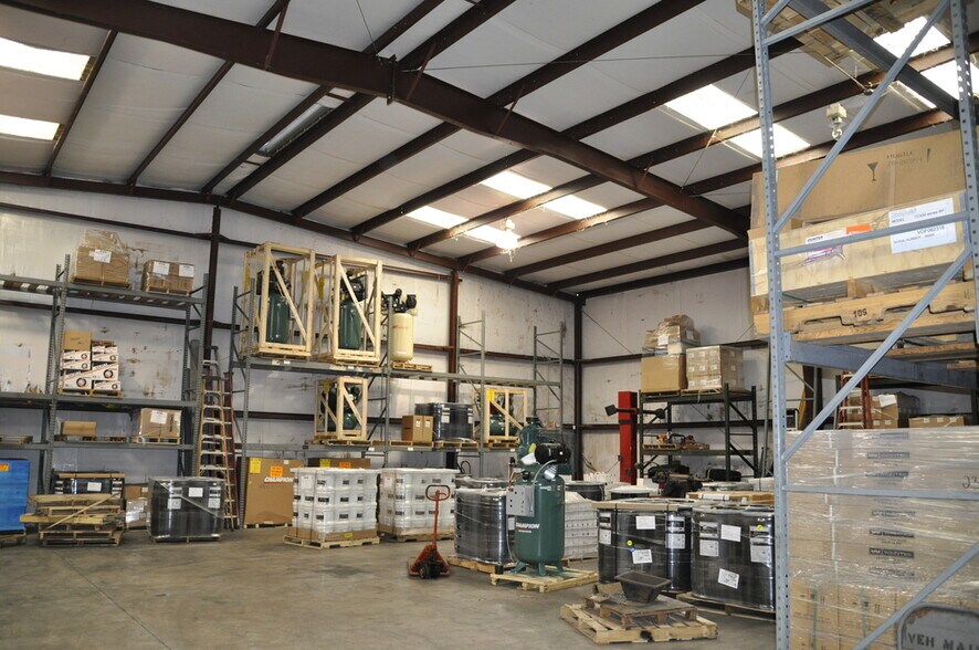 More Photos Of 220 Recker Hwy, Auburndale Warehouse For Lease