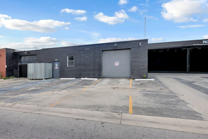 More Photos Of 4725 E 10th Ave, Hialeah Service For Lease