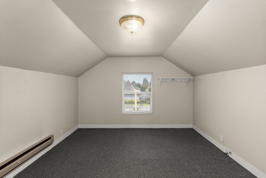 More Photos Of 1017 W Main St, Centralia Flex For Sale