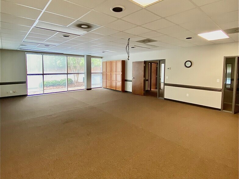 More Photos Of 7817 National Service Rd, Greensboro Office For Lease