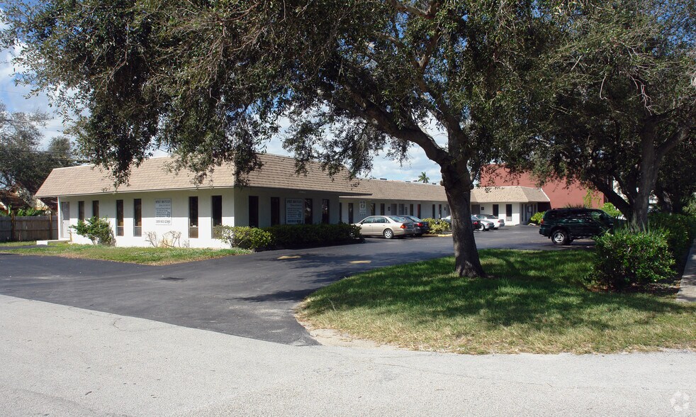 More Photos Of 21400-21414 W Dixie Hwy, Miami Medical For Lease