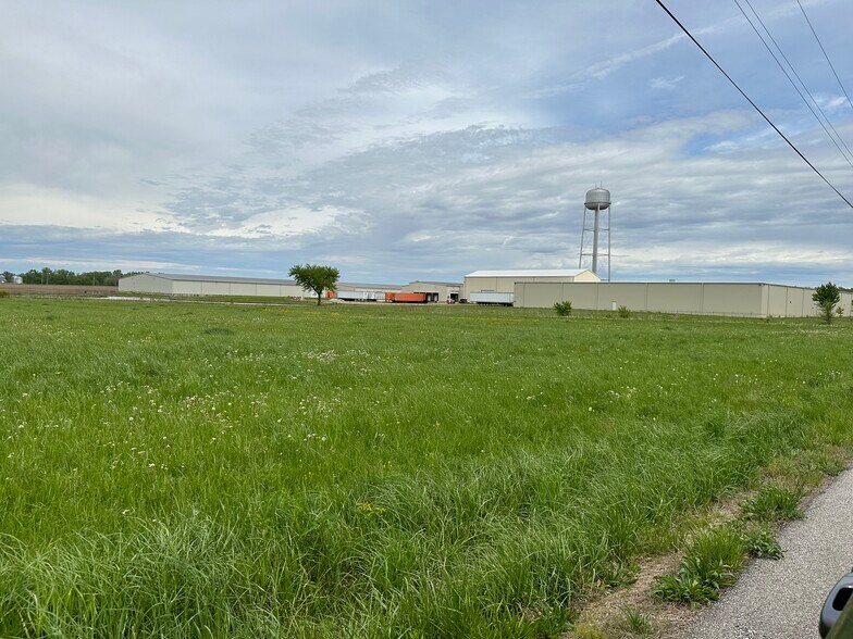 More Photos Of 8464 N 600 E, Hope Warehouse For Lease