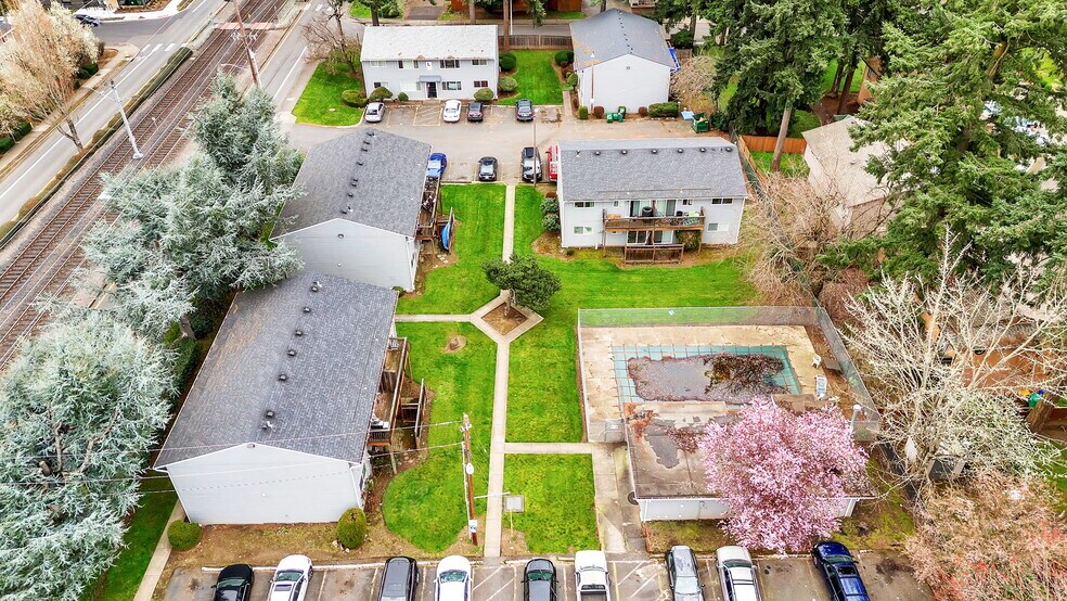 More Photos Of 16300-16400 E Burnside St, Gresham Apartments For Sale