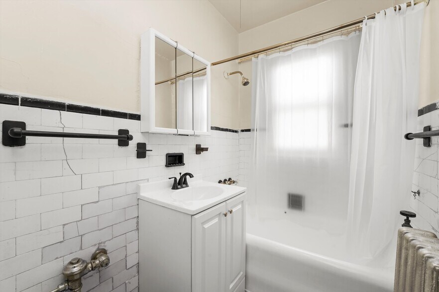 More Photos Of 7102-7106 S Jeffery Blvd, Chicago Apartments For Sale